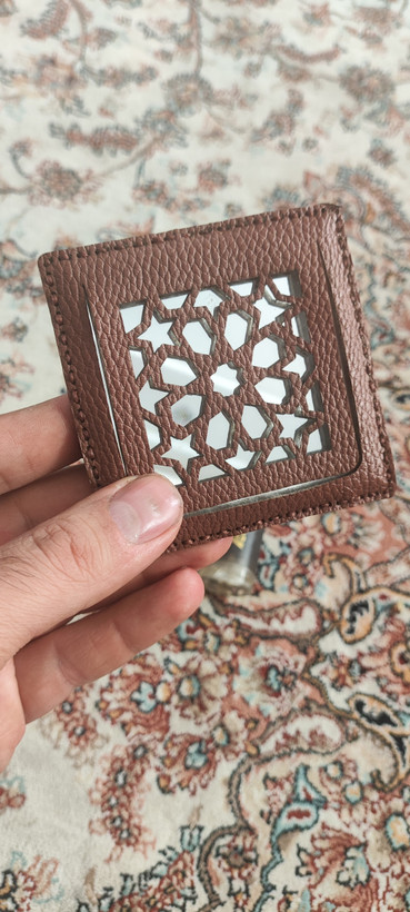 آینه جیبی طرح چرم